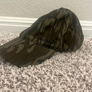 Filson Mossy Oak Bottomland Men Tim Cloth Medium Insulated Camo Cap